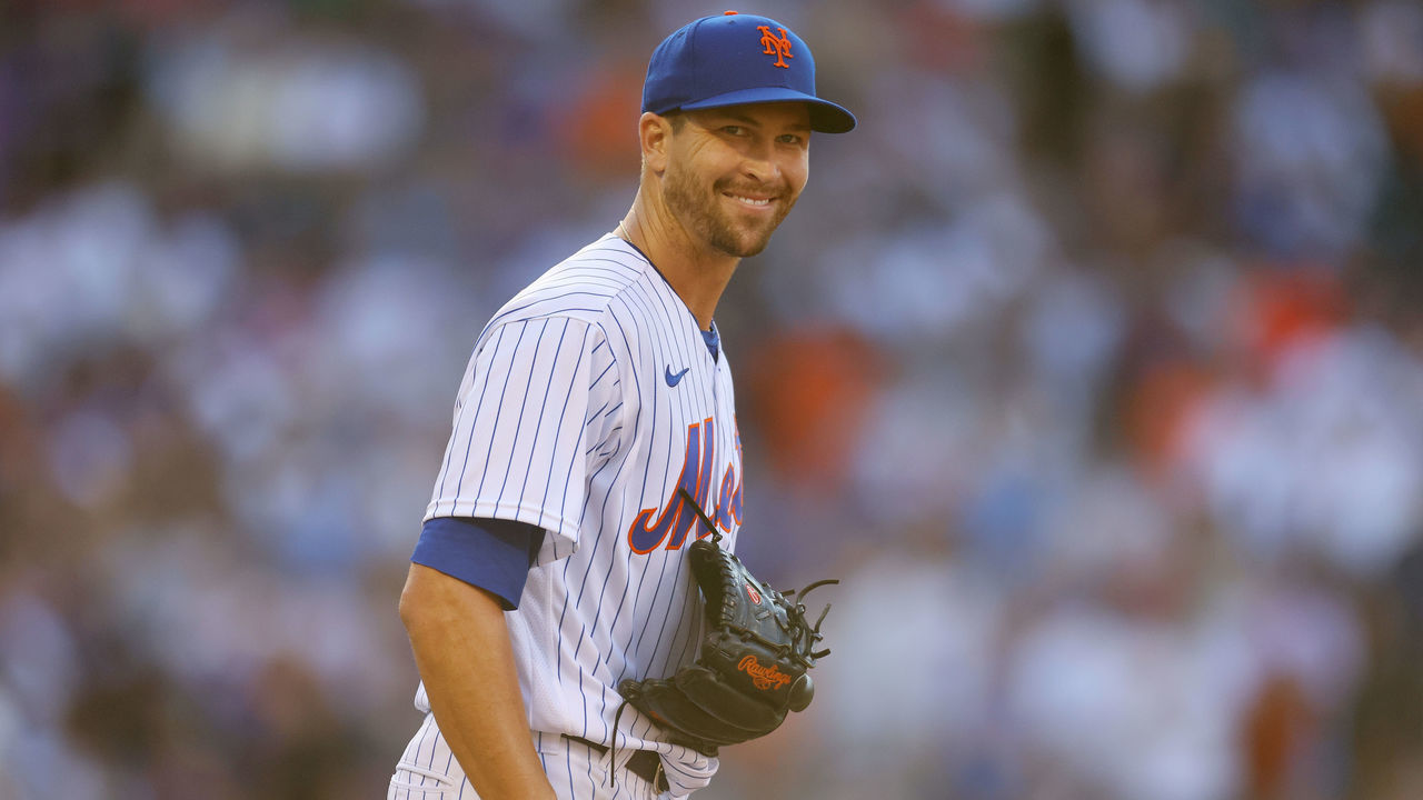 NEW YORK, NEW YORK - AUGUST 07: Jacob deGrom #48 of the New York Mets looks on in the sixth inning against the Atlanta Braves at Citi Field on August 07, 2022 in New York City.