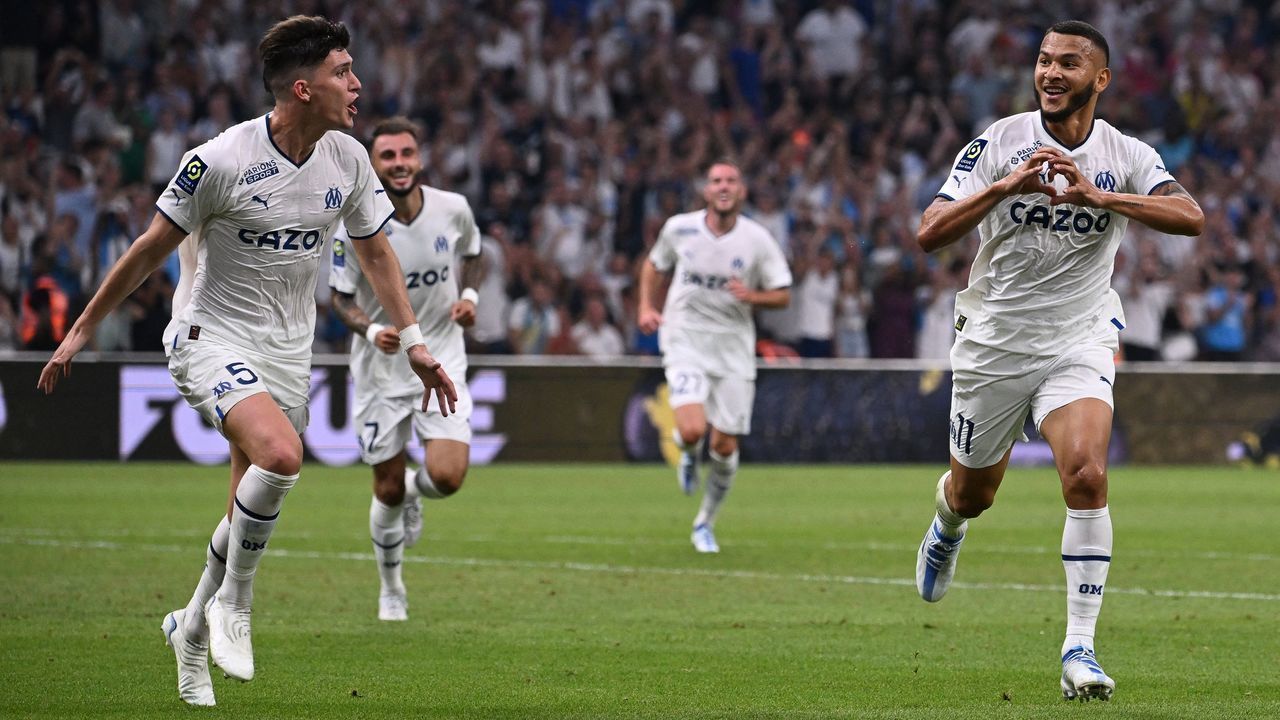 Marseille's Colombian forward Luis Suarez (R) celebrates after scoring a goal during the French L1 football match betwen Olympique de Marseille (OM) and Stade de Reims at the Stade Velodrome in Marseille, southeastern France, on August 7, 2022.