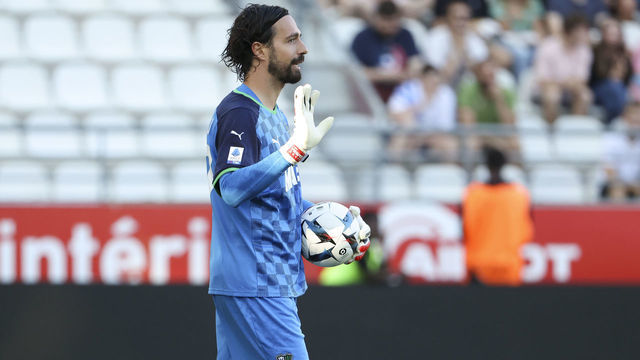 REIMS, FRANCE - JULY 31: Goalkeeper of Sassuolo Andrea Consigli during the pre-season friendly match between Stade de Reims and US Sassuolo Calcio at Stade Auguste Delaune on July 31, 2022 in Reims, France.