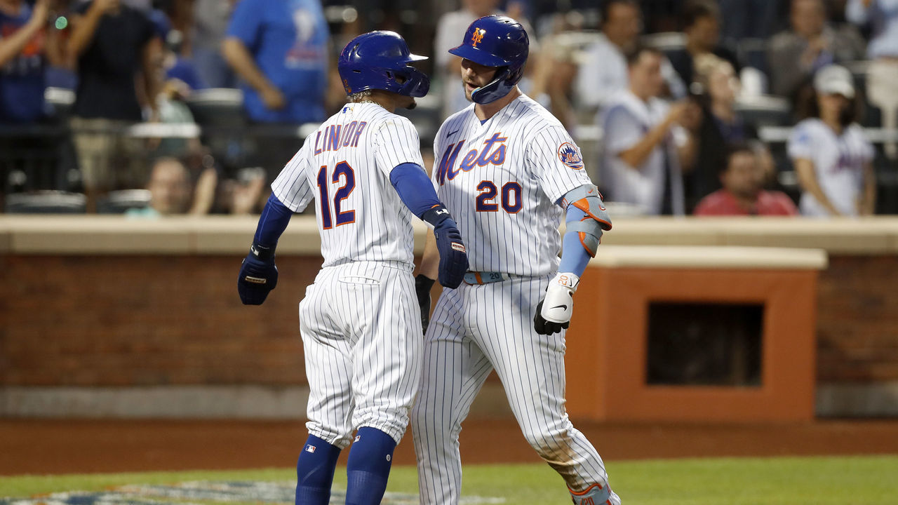 NEW YORK, NEW YORK - AUGUST 04: Pete Alonso #20 of the New York Mets celebrates his third inning two run home run against the Atlanta Braves with teammate Francisco Lindor #12 at Citi Field on August 04, 2022 in New York City.