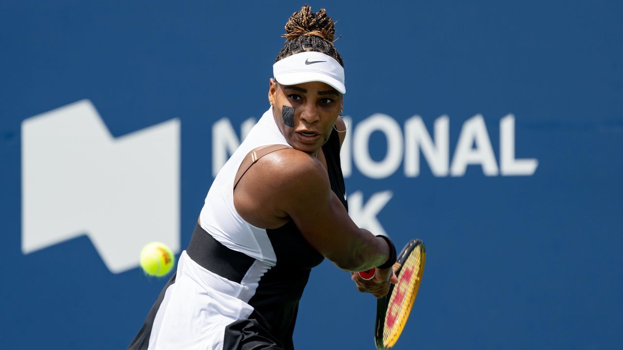 TORONTO, ON - AUGUST 08: Serena Williams returns the ball during her National Bank Open tennis tournament first round match on August 8, 2022, at Sobeys Stadium in Toronto, ON, Canada.