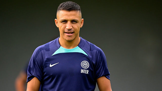 COMO, ITALY - JULY 14: Alexis Sanchez of FC Internazionale looks on during the FC Internazionale training session at the club's training ground Suning Training Center at Appiano Gentile on July 14, 2022 in Como, Italy.