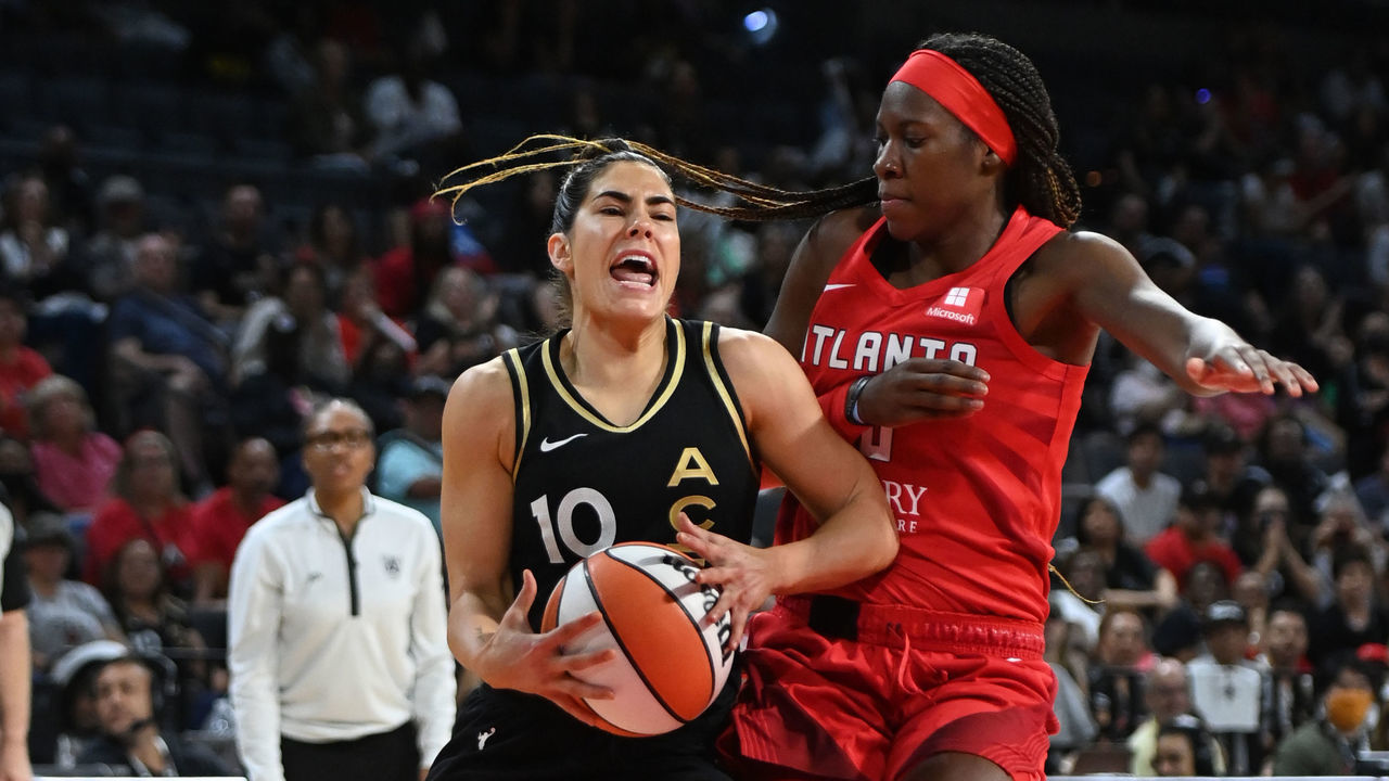LAS VEGAS, NV - AUGUST 9: Kelsey Plum #10 of the Las Vegas Aces drives to the basket during the game against the Atlanta Dream on August 9, 2022 at Michelob ULTRA Arena in Las Vegas, Nevada. Mandatory Copyright Notice: Copyright 2022 NBAE