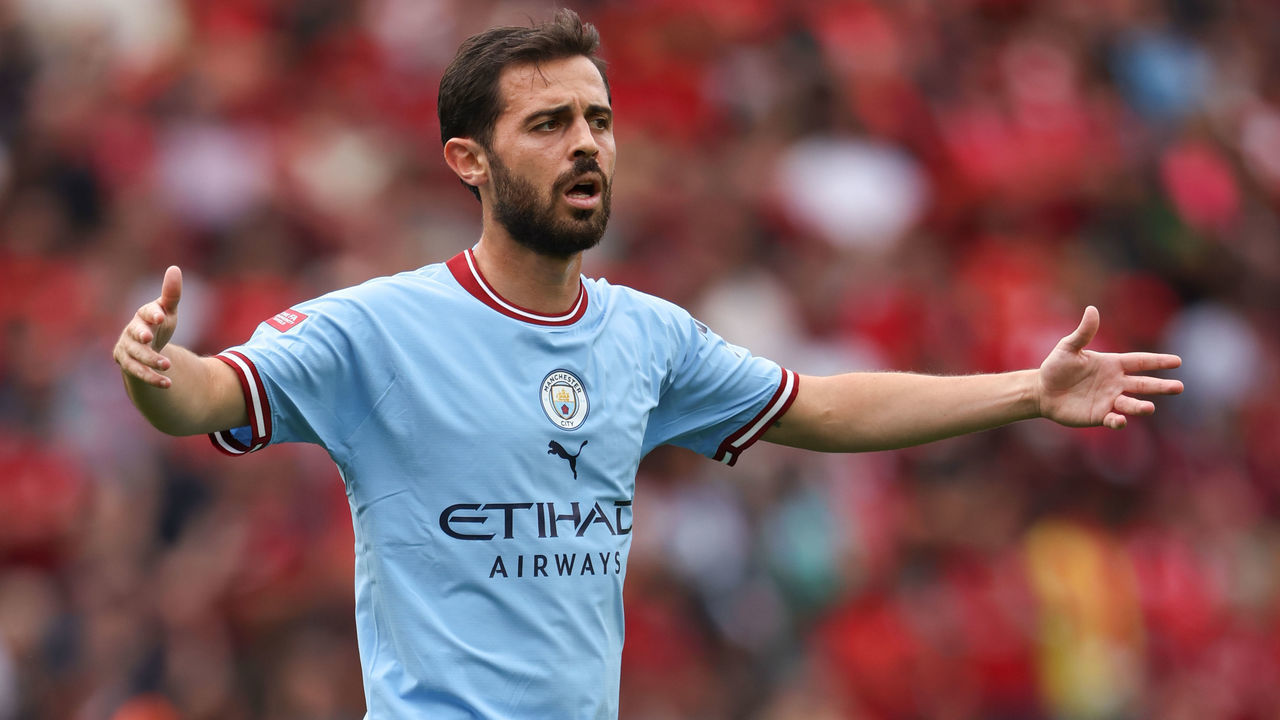LEICESTER, ENGLAND - JULY 30: Bernardo Silva of Manchester City during The FA Community Shield match between Liverpool and Manchester City at The King Power Stadium on July 30, 2022 in Leicester, England.