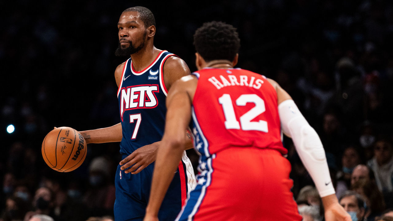 NEW YORK, NEW YORK - DECEMBER 30: Kevin Durant #7 of the Brooklyn Nets in action during the first half against the Philadelphia 76ers at Barclays Center on December 30, 2021 in New York City.