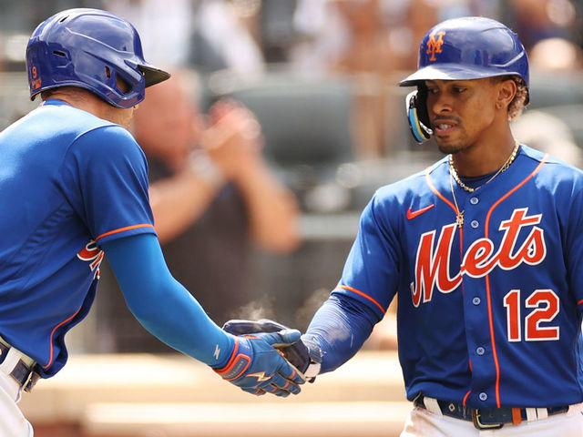 New York Mets Shortstop Francisco Lindor at bat during the first News  Photo - Getty Images