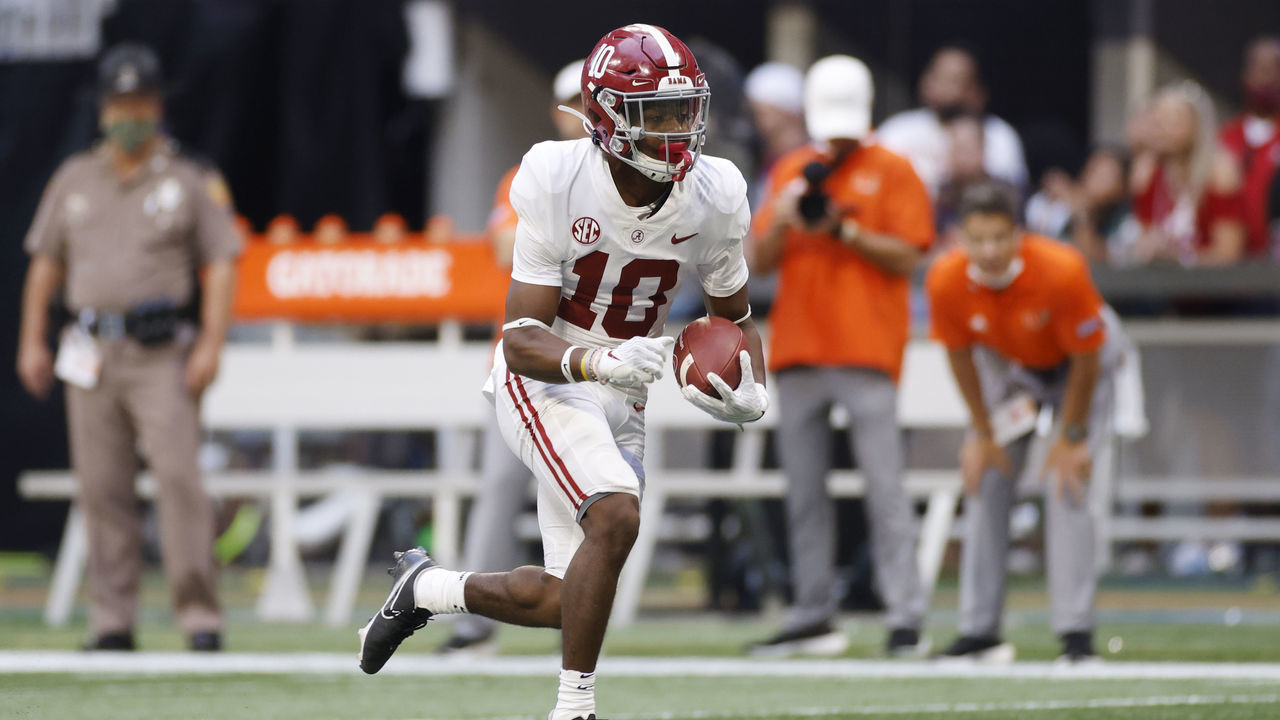 ATLANTA, GA - SEPTEMBER 04: Alabama Crimson Tide wide receiver JoJo Earle (10) runs with the ball after a reception during the Chick-fil-A Kickoff game against the Miami Hurricanes on Sept. 4, 2021 at Mercedes-Benz Stadium in Atlanta, Georgia.