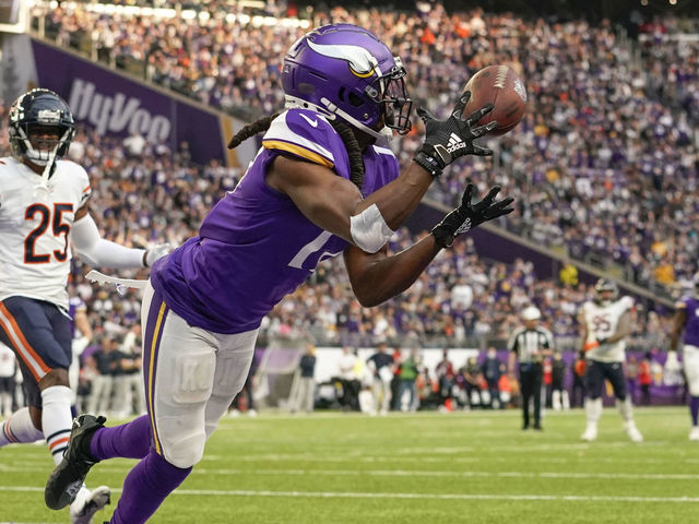 MINNEAPOLIS, MN - JANUARY 09: Minnesota Vikings Wide Receiver K.J. Osborn (17) catches a 21-yard pass from Minnesota Vikings Quarterback Kirk Cousins (8) for a touchdown during a game between the Minnesota Vikings and Chicago Bears on January 9, 2022, at U.S. Bank Stadium in Minneapolis, MN.