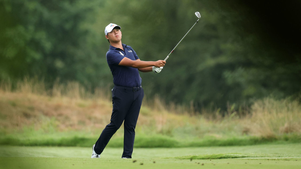 MEMPHIS, TENNESSEE - AUGUST 11: Si Woo Kim of South Korea plays a second shot on the second hole during the first round of the FedEx St. Jude Championship at TPC Southwind on August 11, 2022 in Memphis, Tennessee.