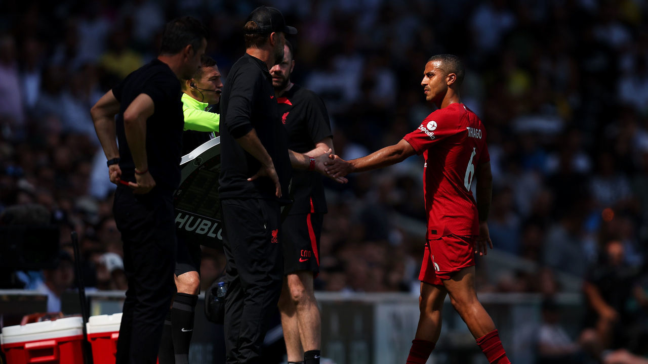 LONDON, ENGLAND - AUGUST 06: Juergen Klopp, Manager of Liverpool, looks on as Thiago Alcantara of Liverpool is substituted during the Premier League match between Fulham FC and Liverpool FC at Craven Cottage on August 06, 2022 in London, England.
