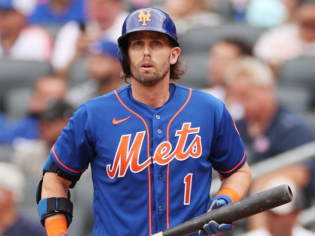 Mets' McNeil has torn elbow ligament, not expected to need surgery | theScore.com