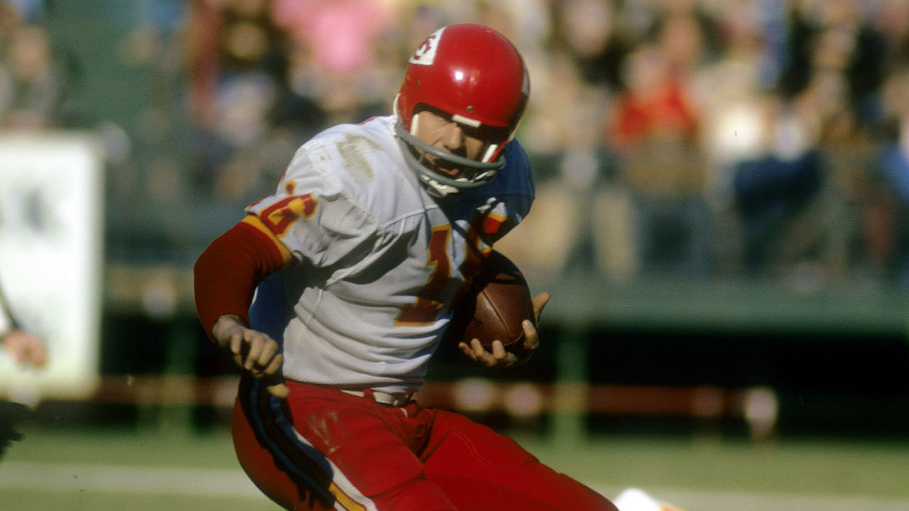 Quarterback Len Dawson #16 of the Kansas City Chiefs  Kansas city chiefs,  Kansas city chiefs football, Kansas city chiefs logo