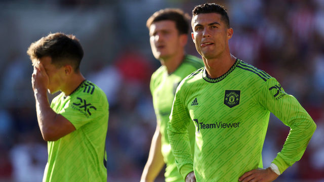 BRENTFORD, ENGLAND - AUGUST 13: Cristiano Ronaldo and Lisandro Martinez of Manchester United look dejected during the Premier League match between Brentford FC and Manchester United at Brentford Community Stadium on August 13, 2022 in Brentford, England.