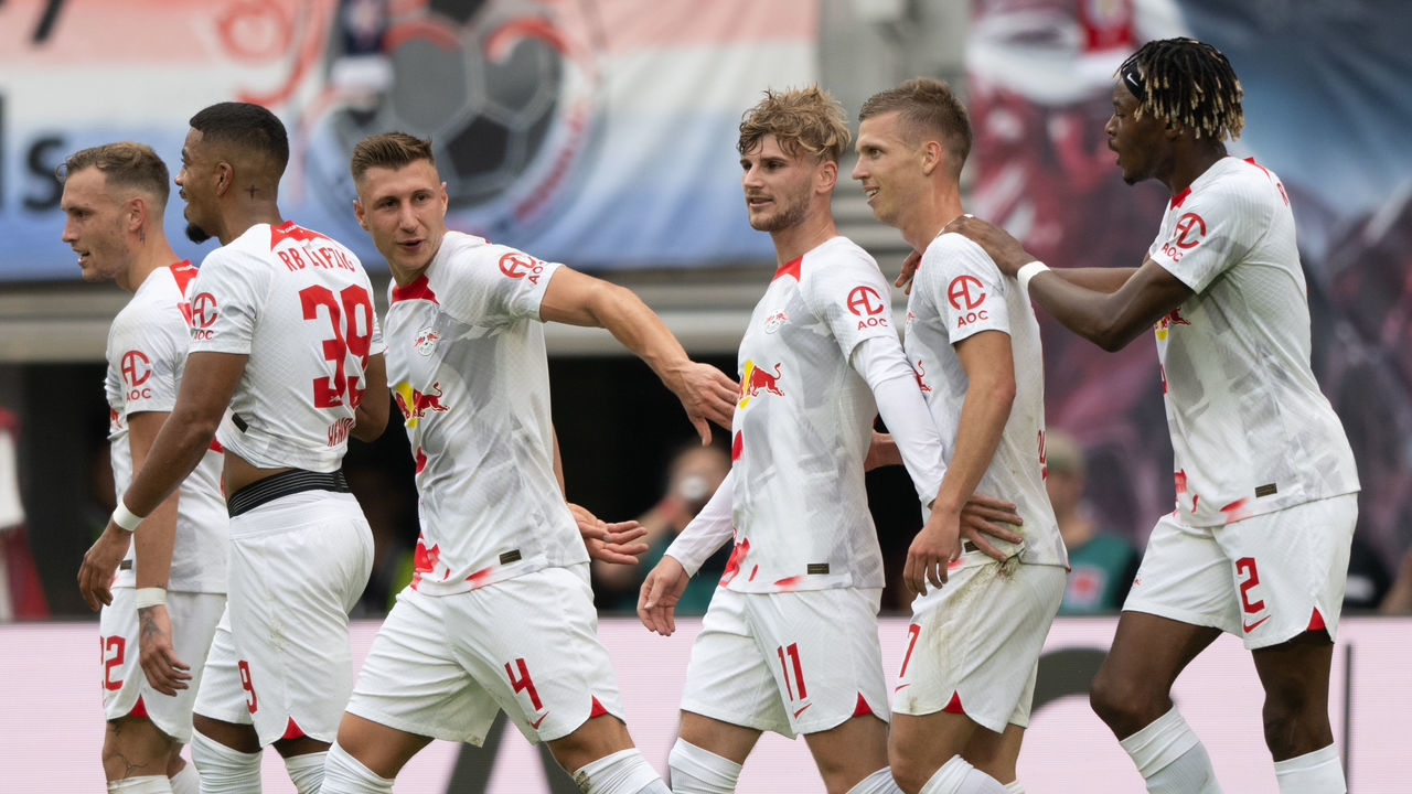 13 August 2022, Saxony, Leipzig: Soccer: Bundesliga, RB Leipzig - 1. FC Köln, Matchday 2, Red Bull Arena. Leipzig's Timo Werner (center) has just scored to make it 1:0. Photo: Hendrik Schmidt/dpa - IMPORTANT NOTE: In accordance with the requirements of the DFL Deutsche Fußball Liga and the DFB Deutscher Fußball-Bund, it is prohibited to use or have used photographs taken in the stadium and/or of the match in the form of sequence pictures and/or video-like photo series.