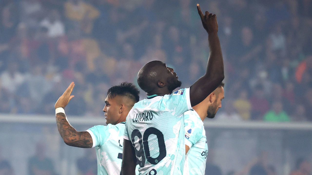 LECCE, ITALY - AUGUST 13: Romelu Lukaku of Inter celebrates after scoring the opening goal during the Serie A match between US Lecce and FC Internazionale at Stadio Via del Mare on August 13, 2022 in Lecce, Italy.