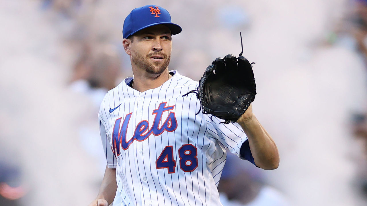 NEW YORK, NEW YORK - AUGUST 13: Jacob deGrom #48 of the New York Mets takes the field during the first inning against the Philadelphia Phillies at Citi Field on August 13, 2022 in the Queens borough of New York City.