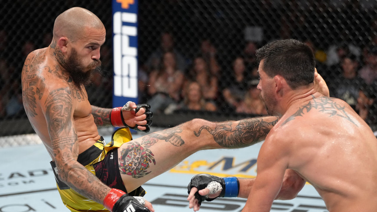 SAN DIEGO, CALIFORNIA - AUGUST 13: (L-R) Marlon Vera of Ecuador kicks Dominick Cruz in a bantamweight fight during the UFC Fight Night event at Pechanga Arena on August 13, 2022 in San Diego, California.