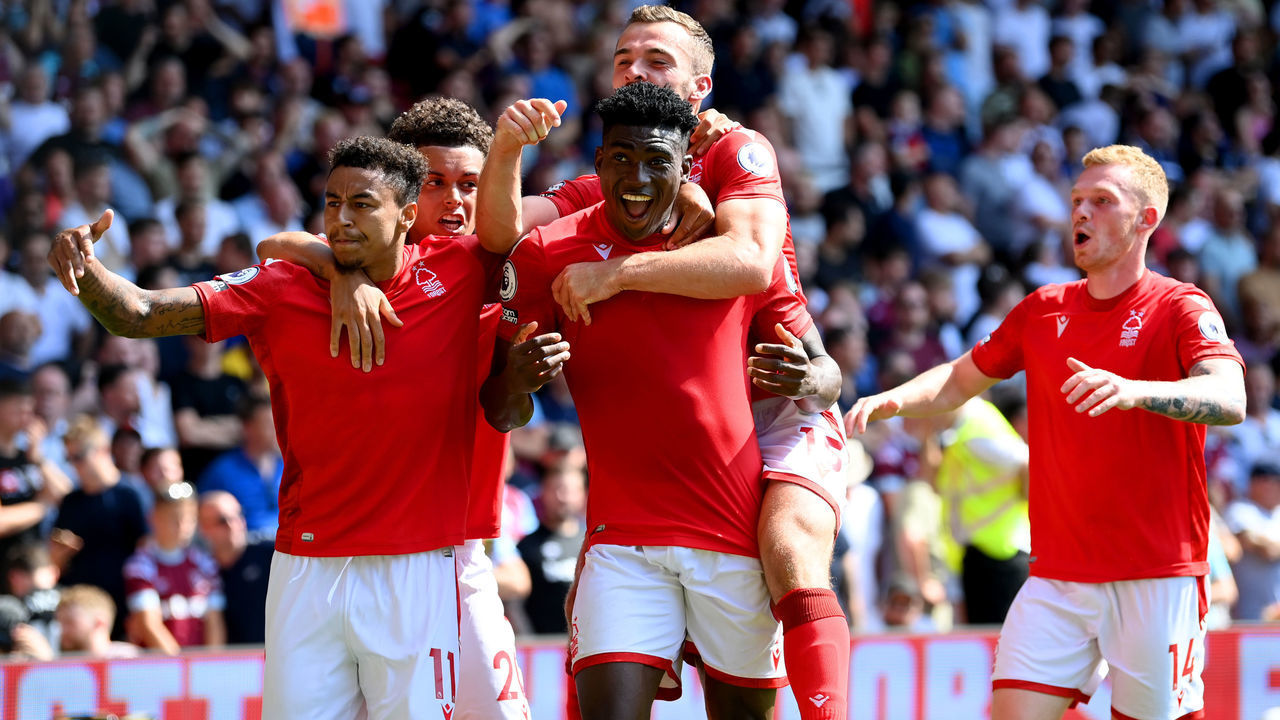 NOTTINGHAM, ENGLAND - AUGUST 14: Taiwo Awoniyi of Nottingham Forest celebrates with team mates after scoring their sides first goal during the Premier League match between Nottingham Forest and West Ham United at City Ground on August 14, 2022 in Nottingham, England.