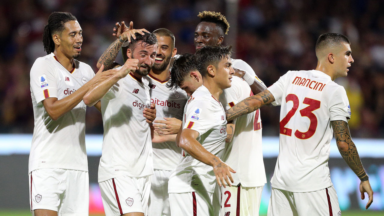SALERNO, ITALY - AUGUST 14: Bryan Cristante of AS Roma celebrates after scoring the 0-1 goal during the Serie A match between Salernitana and AS Roma at Stadio Arechi on August 14, 2022 in Salerno, Italy.