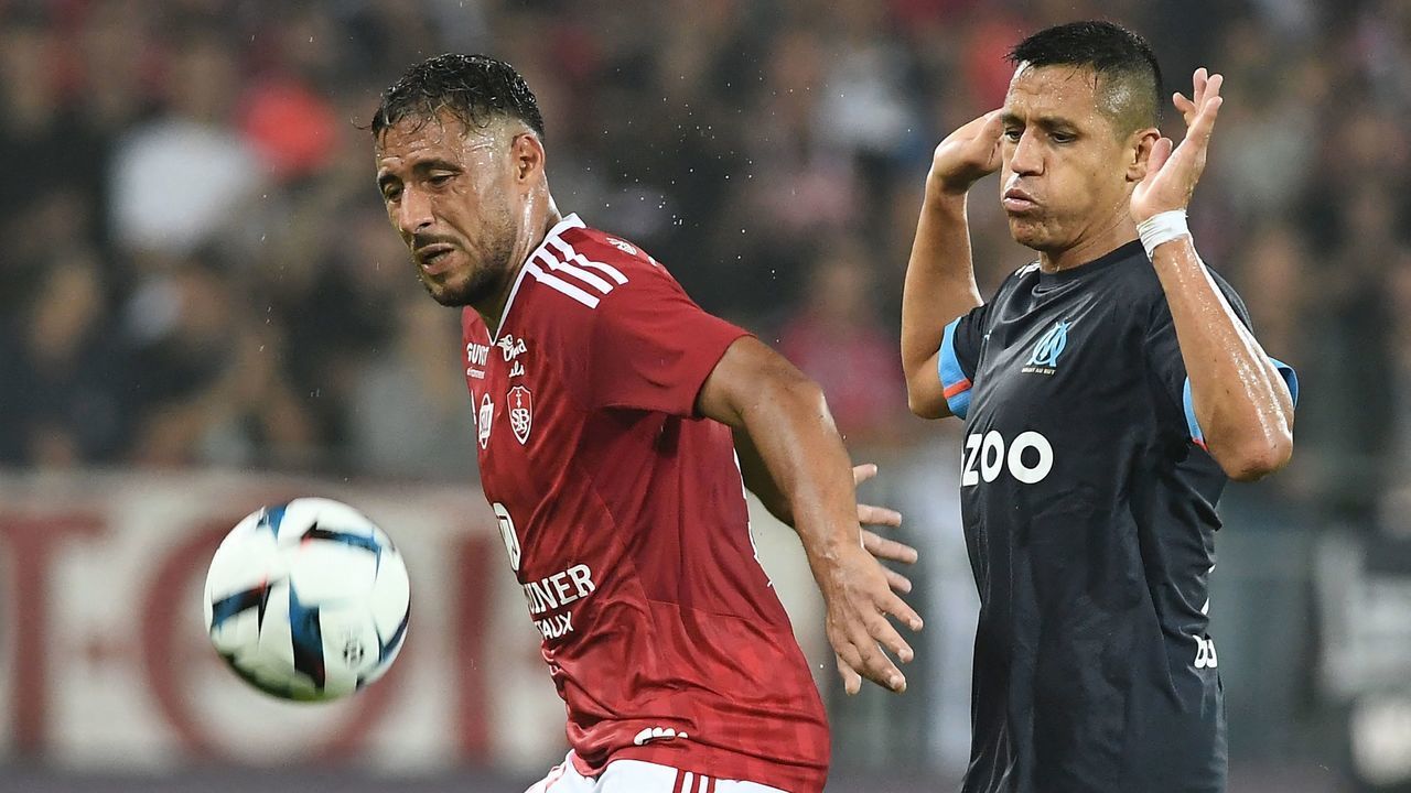 Brest's Algerian forward Youcef Belaili (L) fights for the ball with Marseille's Chilean forward Alexis Sanchez during the French L1 football match between Stade Brestois 29 (Brest) and Olympique de Marseille (OM) at Stade Francis-Le Ble in Brest, western France on August 14, 2022.