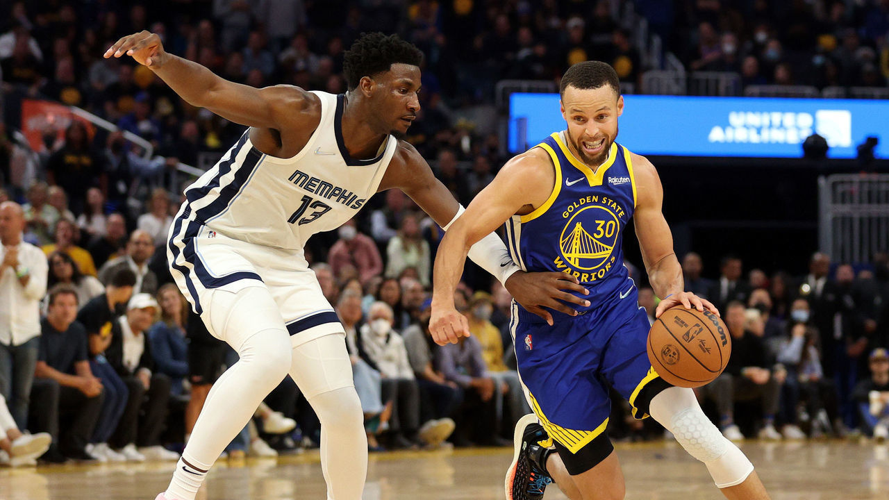 SAN FRANCISCO, CALIFORNIA - MAY 13: Stephen Curry #30 of the Golden State Warriors dribbles the ball against Jaren Jackson Jr. #13 of the Memphis Grizzlies in Game Six of the 2022 NBA Playoffs Western Conference Semifinals at Chase Center on May 13, 2022 in San Francisco, California. NOTE TO USER: User expressly acknowledges and agrees that, by downloading and/or using this photograph, User is consenting to the terms and conditions of the Getty Images License Agreement.
