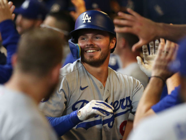 Dodgers top Brewers, push winning streak to 9 games