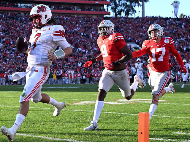 Pasadena, CA - January 01: Quarterback Cameron Rising #7 of the Utah Utes runs for a 62 yard touchdown against the Ohio State Buckeyes in the first half of the 108th Rose Bowl game in Pasadena on Saturday, January 1, 2022.