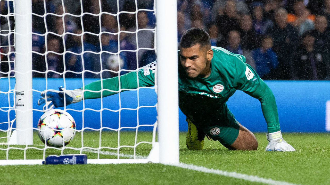 GLASGOW, SCOTLAND - AUGUST 16: PSV goalkeeper Walter Benitez lets the ball slip over the line from Tom Lawrence's free kick to make it 2-1 during a UEFA Champions League Play-Off Round match between Rangers and PSV Eindhoven at Ibrox Stadium, on August 16, 2022, in Glasgow, Scotland.