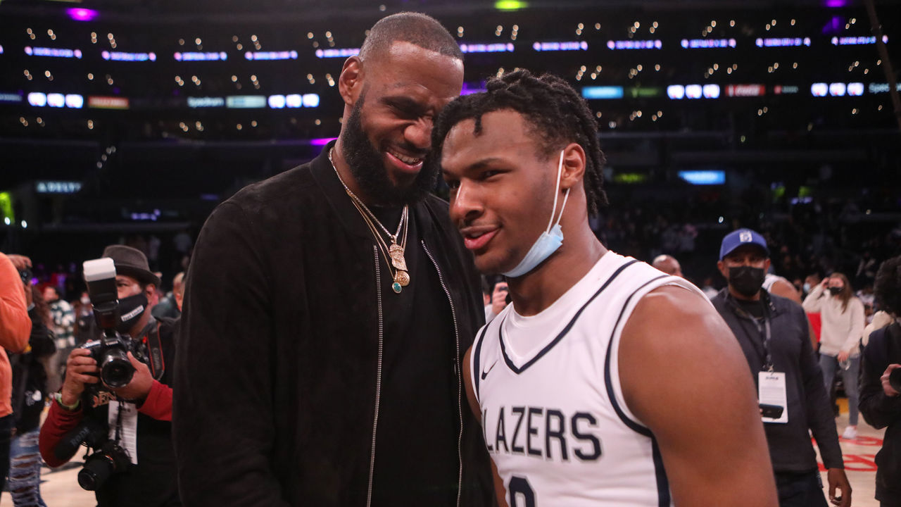 LOS ANGELES, CA - DECEMBER 04: Lebron James comes onto the court to congratulate his son Bronny James (0) point guard for Sierra Canyon after his team won against St. Vincent-St. Mary during The Chosen - 1's Invitational High School Basketball Showcase at the Staples Center on Saturday, Dec. 4, 2021 in Los Angeles, CA. (Jason Armond / Los Angeles Times via Getty Images)