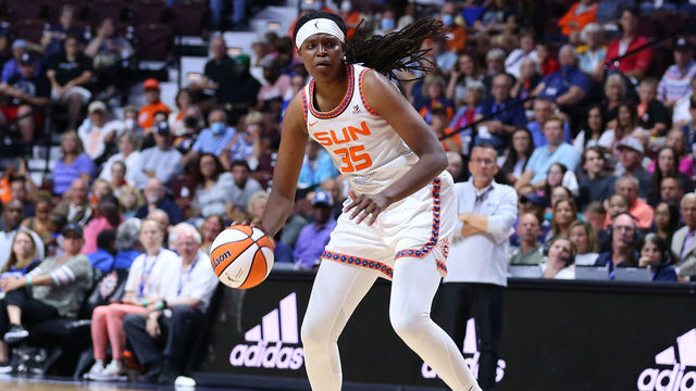 UNCASVILLE, CT - AUGUST 18: Connecticut Sun forward Jonquel Jones (35) in action during the first round and game 1 of the WNBA playoffs between Dallas Wings and Connecticut Sun on August 18, 2022, at Mohegan Sun Arena in Uncasville, CT.