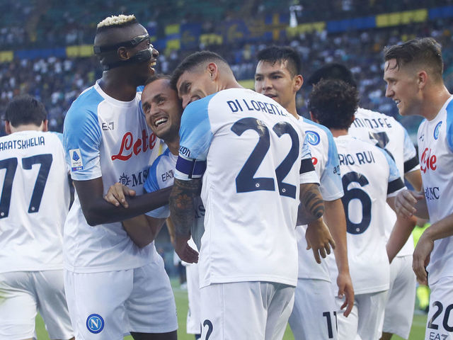 Lorenzo Insigne of SSC Napoli celebrates scoring their side's