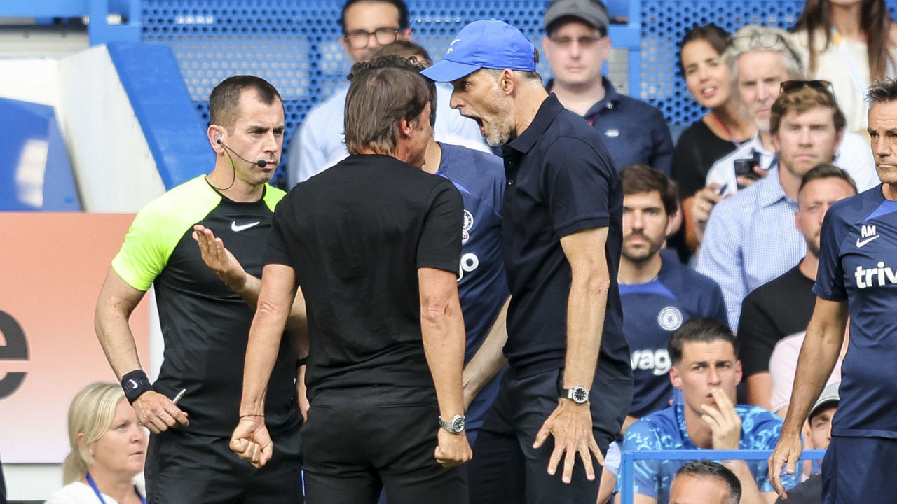LONDON, ENGLAND - AUGUST 14: Head Coachs' Antonio Conte of Tottenham Hotspur and Thomas Tuchel of Chelsea square up to each other after Pierre-Emile Hojbjerg of Tottenham Hotspur scores a goal to make it 1-1 during the Premier League match between Chelsea FC and Tottenham Hotspur at Stamford Bridge on August 14, 2022 in London, England.
