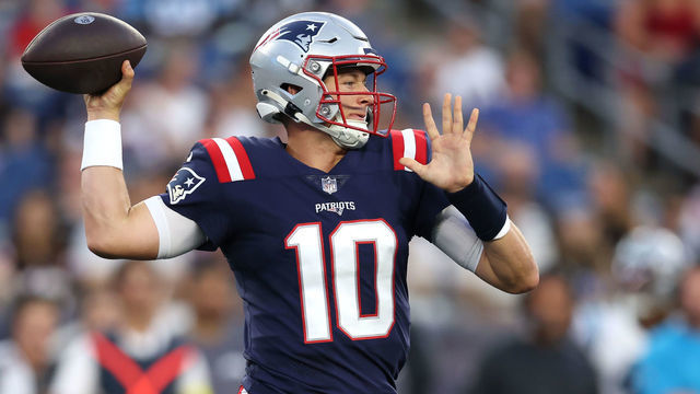 FOXBOROUGH, MASSACHUSETTS - AUGUST 19: Mac Jones #10 of the New England Patriots throws during the preseason game between the New England Patriots and the Carolina Panthers at Gillette Stadium on August 19, 2022 in Foxborough, Massachusetts.