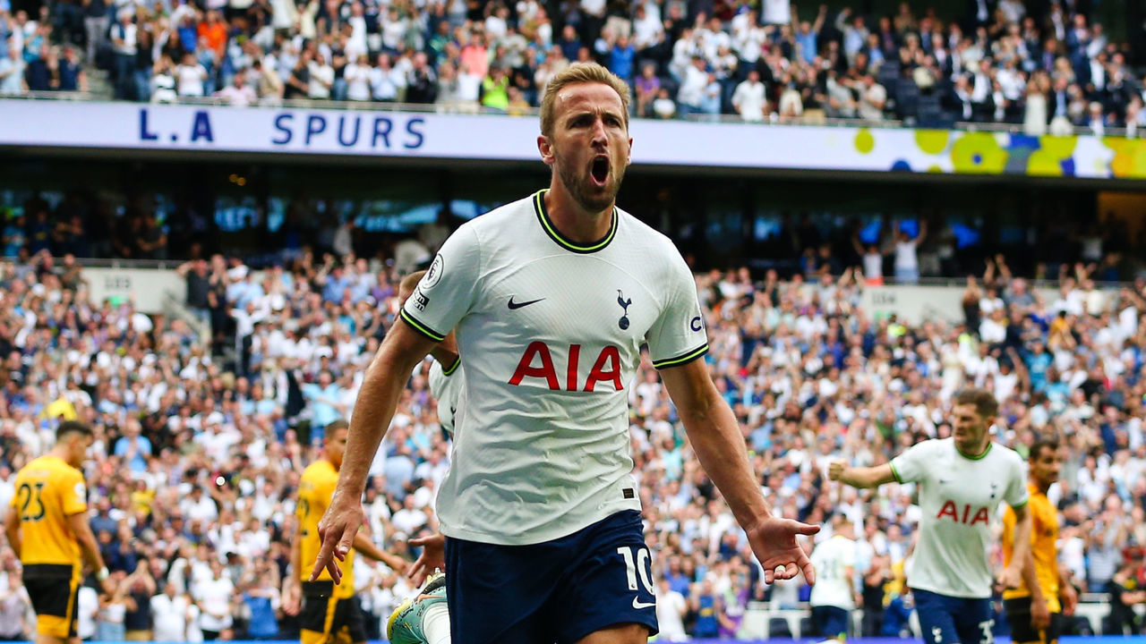 LONDON, ENGLAND - AUGUST 20: Harry Kane of Tottenham Hotspur celebrates scoring the opening goal during the Premier League match between Tottenham Hotspur and Wolverhampton Wanderers at Tottenham Hotspur Stadium on August 20, 2022 in London, United Kingdom.