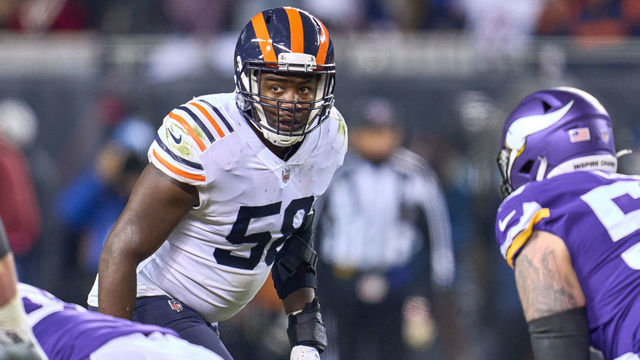 CHICAGO, IL - DECEMBER 20: Chicago Bears inside linebacker Roquan Smith (58) looks on during a game between the Chicago Bears and the Minnesota Vikings on December 20, 2021, at Soldier Field in Chicago, IL.