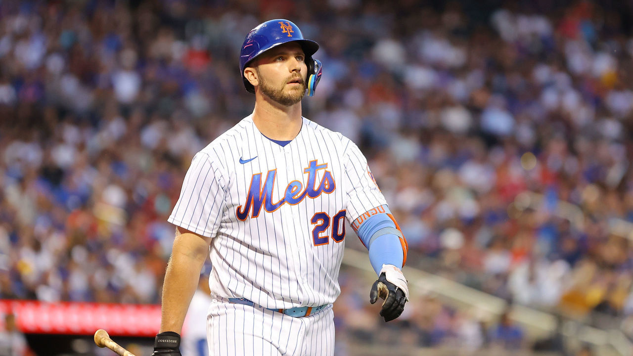 NEW YORK, NEW YORK - AUGUST 08: Pete Alonso #20 of the New York Mets in action against the Cincinnati Reds at Citi Field on August 08, 2022 in New York City. New York Mets defeated the Cincinnati Reds 5-1.