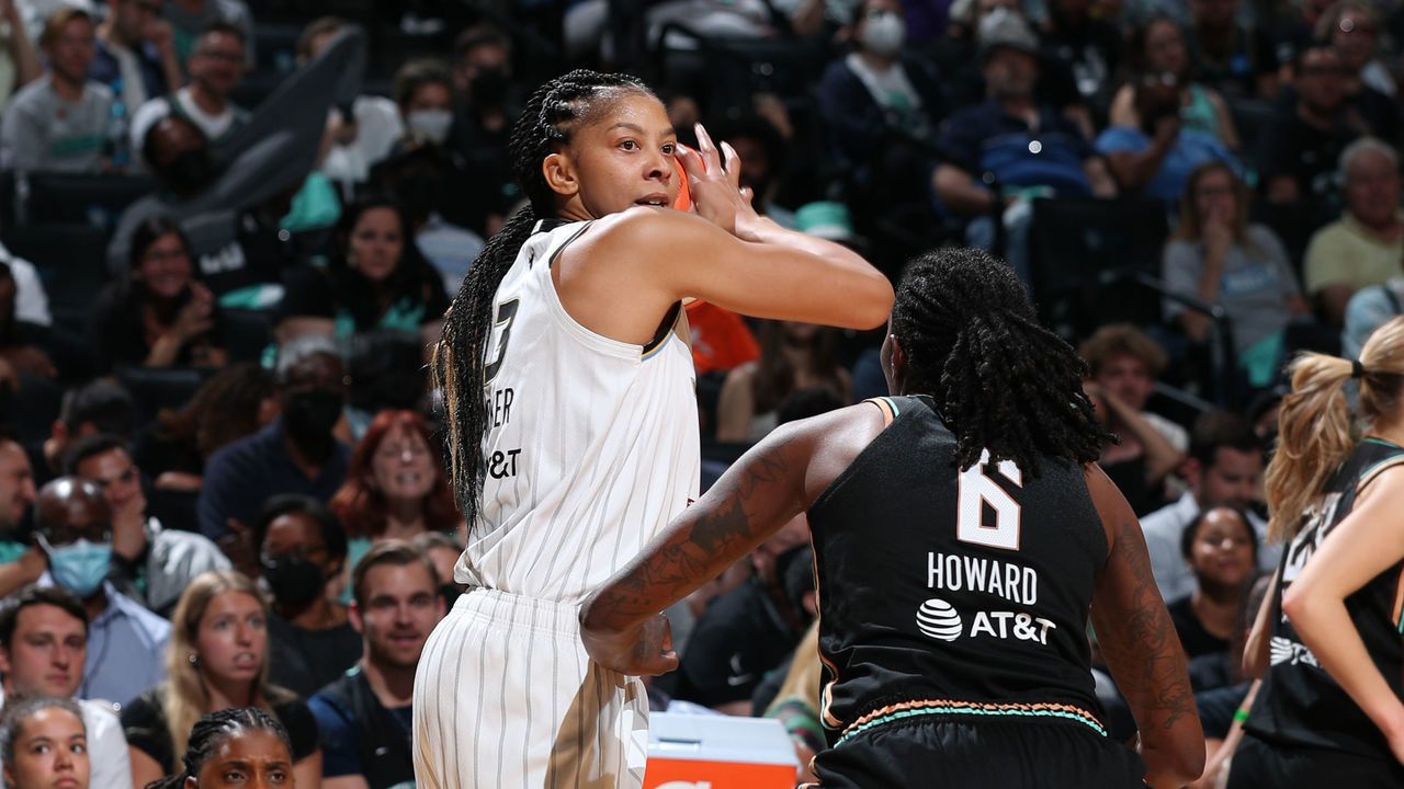 BROOKLYN, NY - AUGUST 23: Candace Parker #3 of the Chicago Sky looks to pass the ball during Round 1 Game 3 of the 2022 WNBA Playoffs on August 23, 2022 at the Barclays Center in Brooklyn, New York. Mandatory Copyright Notice: Copyright 2022 NBAE