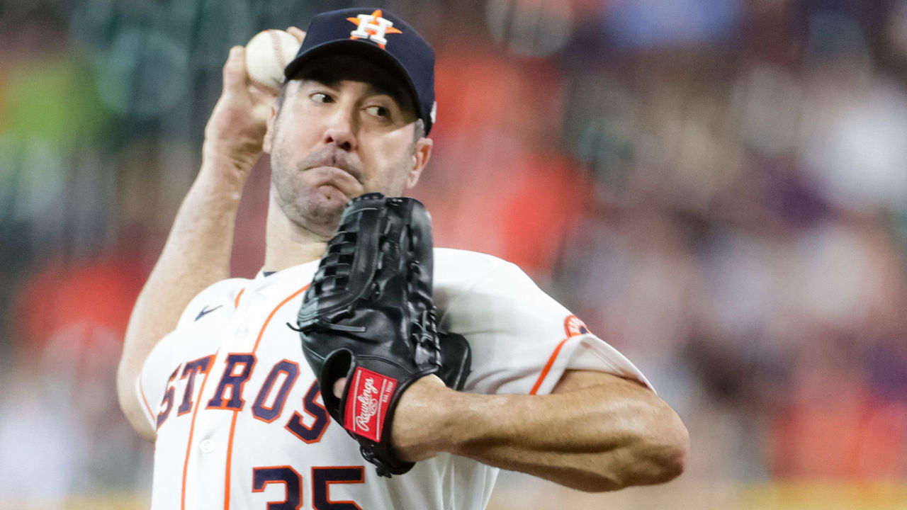 HOUSTON, TEXAS - AUGUST 23: Justin Verlander #35 of the Houston Astros delivers during the first inning against the Minnesota Twins at Minute Maid Park on August 23, 2022 in Houston, Texas.