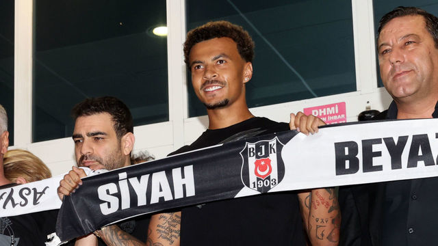 ISTANBUL, TURKIYE- AUGUST 25: British football player Dele Alli, who is on the transfer agenda of Besiktas is welcomed by fans at Ataturk Airport in Istanbul, Turkiye on August 25, 2022. Besiktas is expected to sign a contract with the midfielder after the negotiations and health checks to be held in Istanbul.