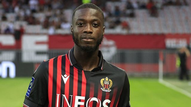 Nice's new recruit Ivorian forward Nicolas Pepe is presented during the UEFA Conference League play-off second leg football match between OGC Nice and Maccabi Tel-Aviv FC at the Allianz Riviera stadium in Nice on August 25, 2022. - Nice's new recrue Pepe