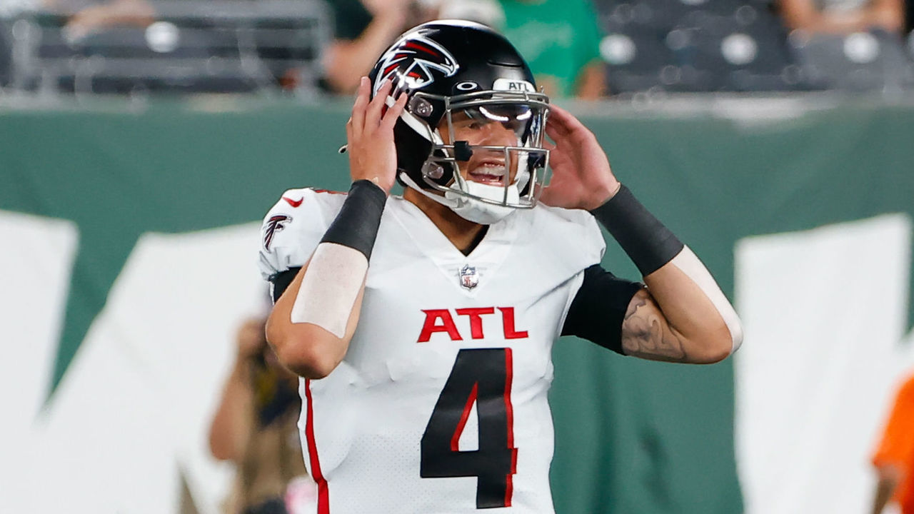 EAST RUTHERFORD, NJ - AUGUST 22: Atlanta Falcons quarterback Desmond Ridder (4) during the National Football League game between the New York Jets and the Atlanta Falcons on August 22, 2022 at MetLife Stadium in East Rutherford, New Jersey.