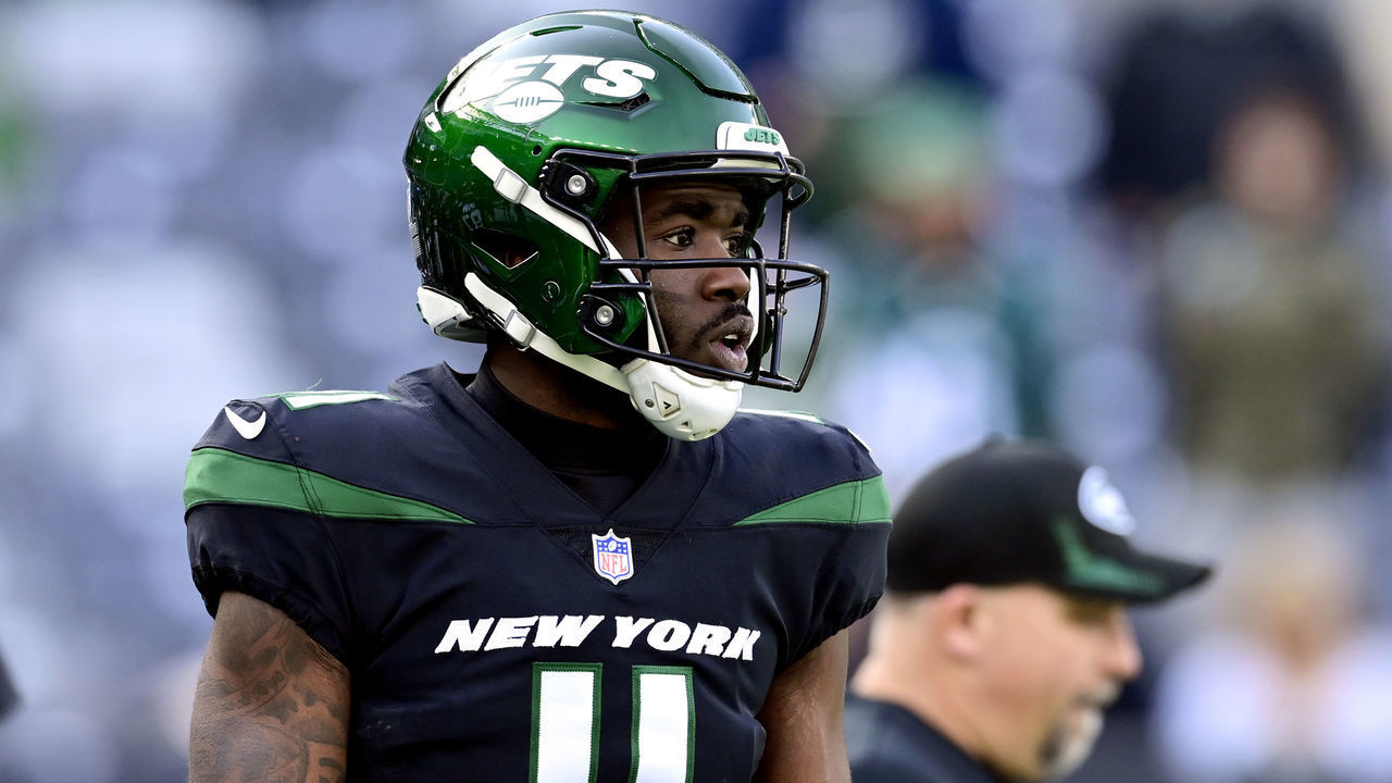 EAST RUTHERFORD, NEW JERSEY - DECEMBER 05: Denzel Mims #11 of the New York Jets warms up prior to the game against the Philadelphia Eagles at MetLife Stadium on December 05, 2021 in East Rutherford, New Jersey.