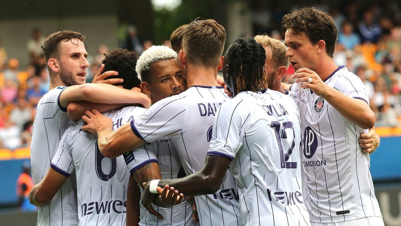 Toulouse's players celebrate after an own goal concedeed by Troyes' French defender Yasser Larouci during the French L1 football match between ES Troyes AC and FC Toulouse at Stade de l'Aube in Troyes, north-eastern France on August 14, 2022.