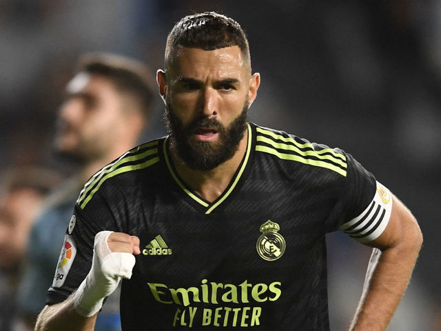 Real Madrid's French forward Karim Benzema celebrates scoring his team's first goal during the Spanish League football match between RC Celta de Vigo and Real Madrid CF at the Balaidos stadium in Vigo on August 20, 2022.