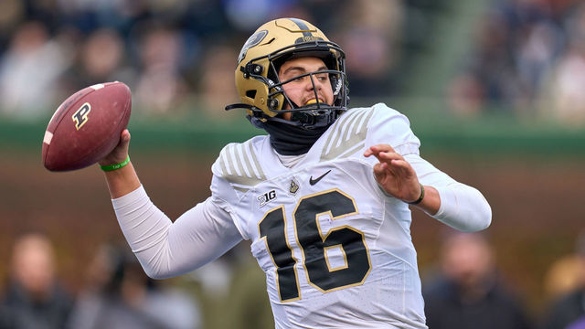 CHICAGO, IL - NOVEMBER 20: Purdue Boilermakers quarterback Aidan O'Connell (16) looks to throw the football during a game between the Northwestern Wildcats and the Purdue Boilermakers on November 20, 2021 at Wrigley Field in Chicago, IL.
