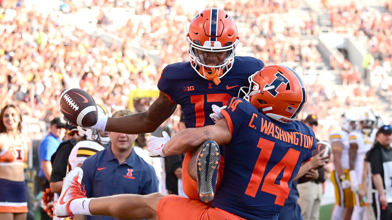 CHAMPAIGN, IL - AUGUST 27: Illinois wide receiver Pat Bryant (13) celebrates a touchdown with Illinois wide receiver Casey Washington Jr (14) during a college football game between the Wyoming Cowboys and the Illinois Fighting Illini, August 27, 2022, at Memorial Stadium, Champaign, IL. Photo by Keith Gillett/Icon Sportswire via Getty Images),
