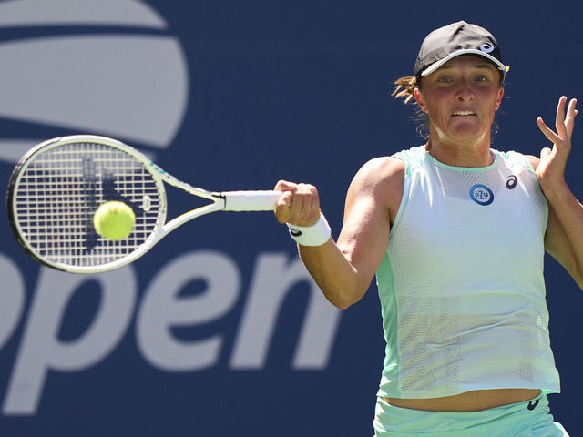 NEW YORK, NEW YORK - AUGUST 30: Iga Swiatek of Poland plays a forehand against Jasmine Paolini of Italy during the Women's Singles First Round on Day Two of the 2022 US Open at USTA Billie Jean King National Tennis Center on August 30, 2022 in New York City.