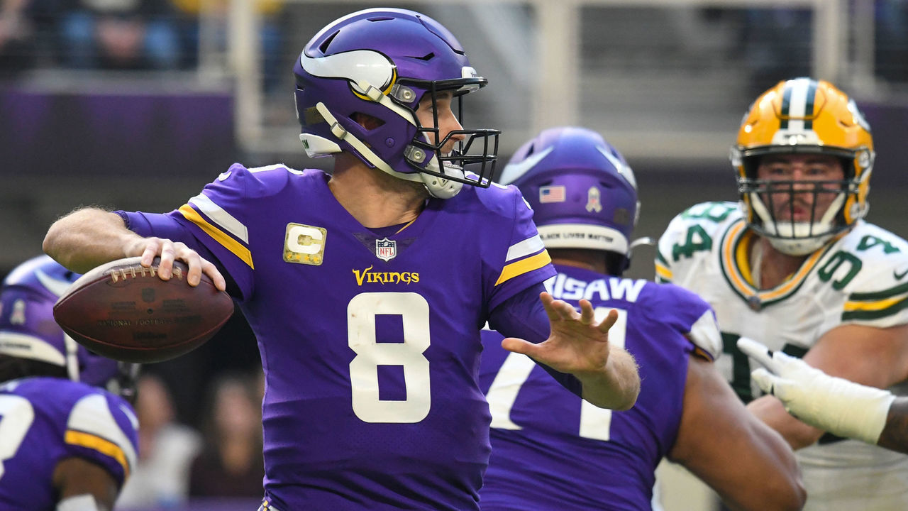 MINNEAPOLIS, MN - NOVEMBER 21: Minnesota Vikings Quarterback Kirk Cousins (8) makes pass during a game between the Minnesota Vikings and Green Bay Packers on November 21, 2021, at U.S. Bank Stadium in Minneapolis, MN.