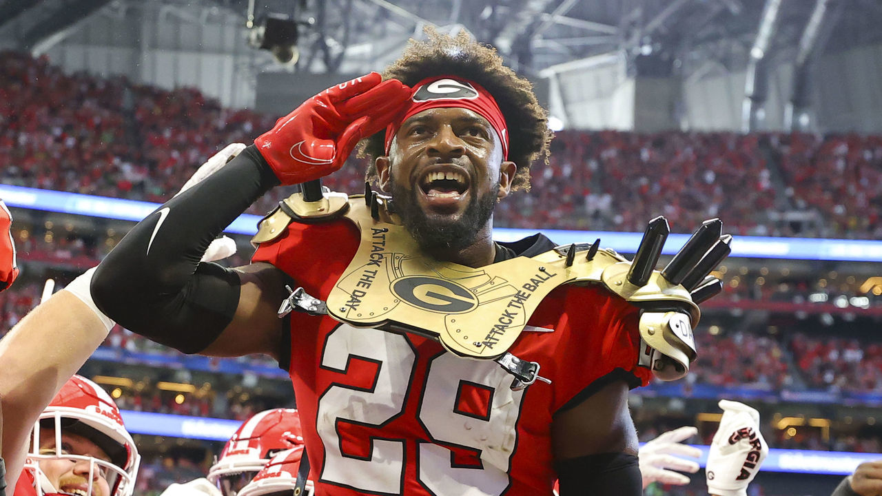 ATLANTA, GA - SEPTEMBER 03: Christopher Smith #29 of the Georgia Bulldogs reacts on the sidelines during the first half against the Oregon Ducks at Mercedes-Benz Stadium on September 3, 2022 in Atlanta, Georgia.