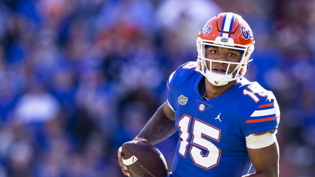 GAINESVILLE, FLORIDA - NOVEMBER 27: Anthony Richardson #15 of the Florida Gators runs for yardage during the third quarter of a game against the Florida State Seminoles at Ben Hill Griffin Stadium on November 27, 2021 in Gainesville, Florida.